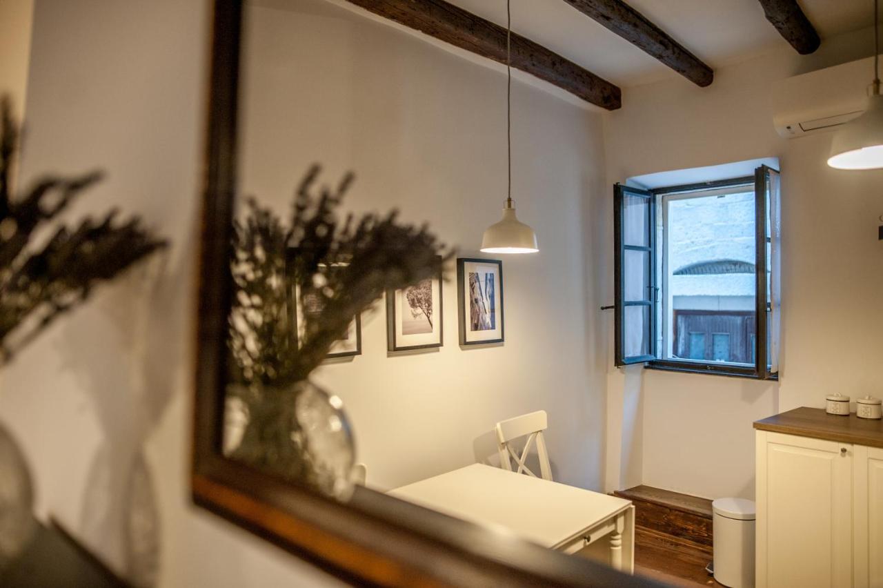 Studio Apartment Casa Di Pietra โรวีน ภายนอก รูปภาพ