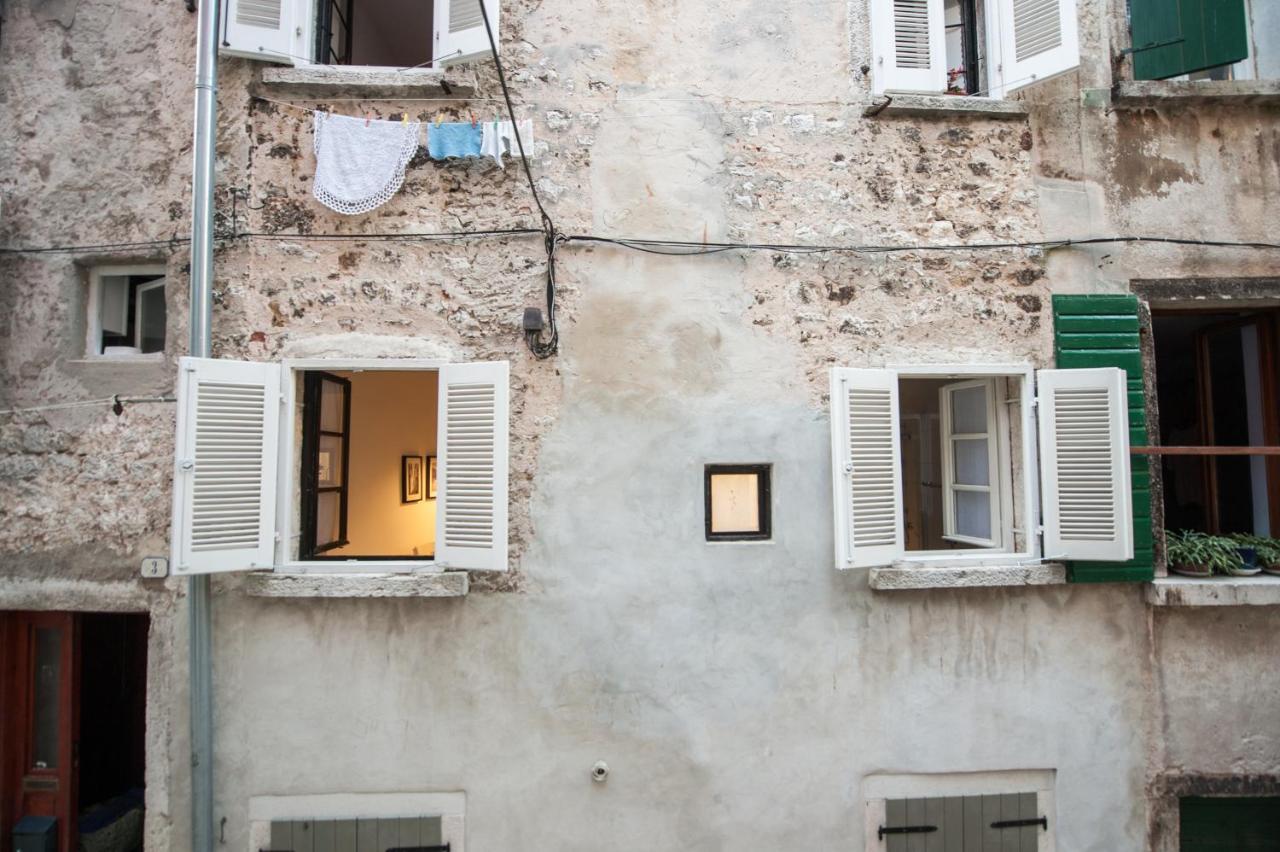 Studio Apartment Casa Di Pietra โรวีน ภายนอก รูปภาพ